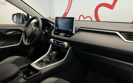 Toyota RAV4, 2021 год, 2 990 000 рублей, 8 фотография