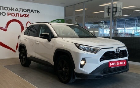 Toyota RAV4, 2021 год, 2 990 000 рублей, 3 фотография