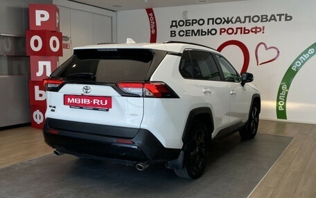 Toyota RAV4, 2021 год, 2 990 000 рублей, 4 фотография