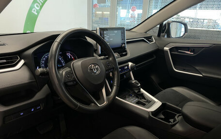 Toyota RAV4, 2021 год, 2 990 000 рублей, 15 фотография