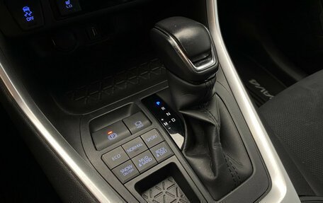 Toyota RAV4, 2021 год, 2 990 000 рублей, 16 фотография