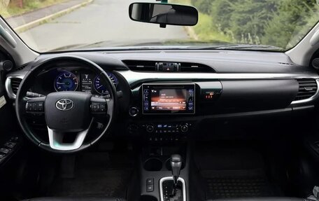 Toyota Hilux VIII, 2015 год, 2 850 000 рублей, 10 фотография
