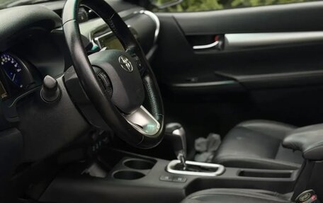 Toyota Hilux VIII, 2015 год, 2 850 000 рублей, 11 фотография
