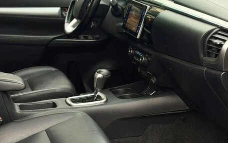 Toyota Hilux VIII, 2015 год, 2 850 000 рублей, 18 фотография