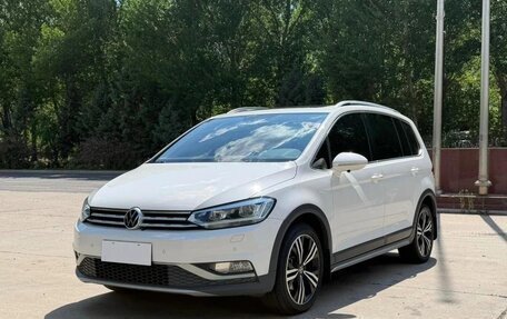 Volkswagen Touran III, 2023 год, 1 590 000 рублей, 1 фотография