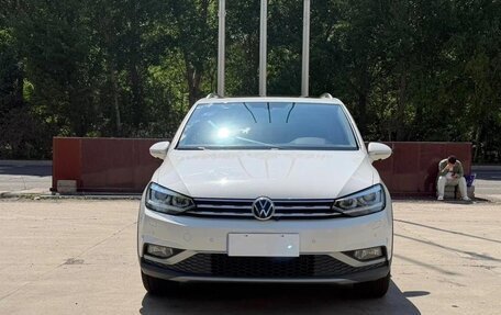 Volkswagen Touran III, 2023 год, 1 590 000 рублей, 2 фотография