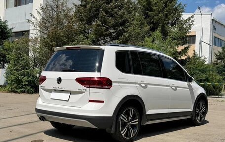 Volkswagen Touran III, 2023 год, 1 590 000 рублей, 5 фотография