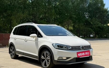 Volkswagen Touran III, 2023 год, 1 590 000 рублей, 3 фотография