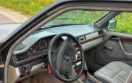 Mercedes-Benz E-Класс, 1992 год, 168 258 рублей, 3 фотография