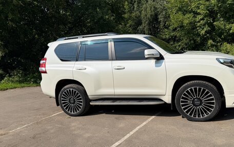 Toyota Land Cruiser Prado 150 рестайлинг 2, 2014 год, 3 350 000 рублей, 3 фотография