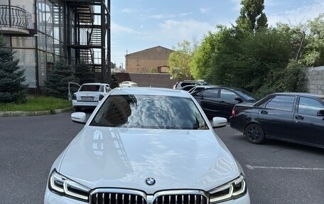 BMW 5 серия, 2021 год, 2 650 000 рублей, 2 фотография