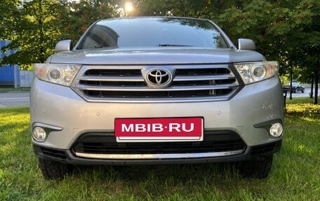 Toyota Highlander III, 2011 год, 1 790 000 рублей, 2 фотография