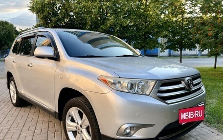 Toyota Highlander III, 2011 год, 1 790 000 рублей, 4 фотография