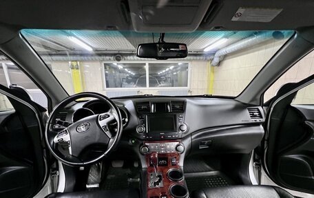 Toyota Highlander III, 2011 год, 1 790 000 рублей, 21 фотография