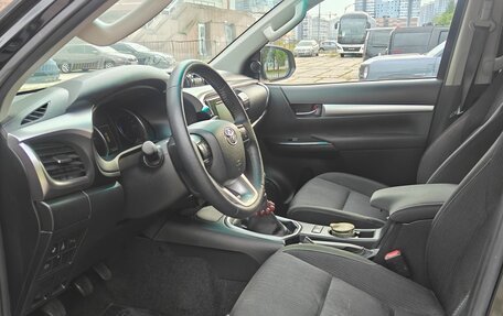 Toyota Hilux VIII, 2018 год, 3 450 000 рублей, 10 фотография