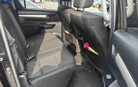 Toyota Hilux VIII, 2018 год, 3 450 000 рублей, 8 фотография