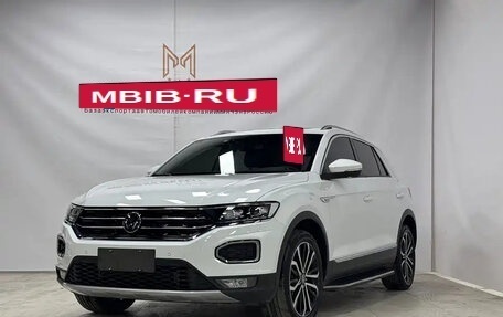 Volkswagen T-Roc I, 2022 год, 2 387 020 рублей, 2 фотография