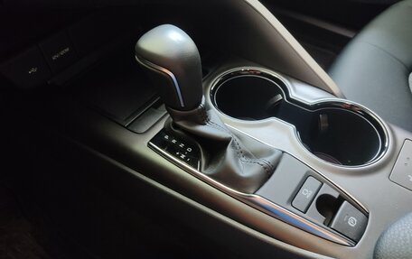 Toyota Camry, 2021 год, 3 700 000 рублей, 10 фотография