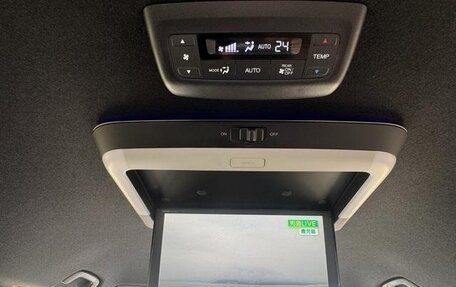 Honda Stepwgn, 2022 год, 2 200 000 рублей, 21 фотография
