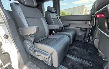Honda Stepwgn, 2022 год, 2 200 000 рублей, 13 фотография