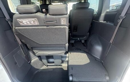 Honda Stepwgn, 2022 год, 2 200 000 рублей, 16 фотография
