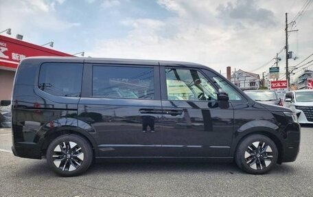 Honda Stepwgn, 2023 год, 2 380 000 рублей, 5 фотография