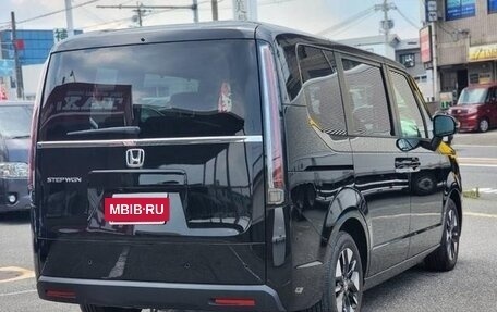Honda Stepwgn, 2023 год, 2 380 000 рублей, 4 фотография