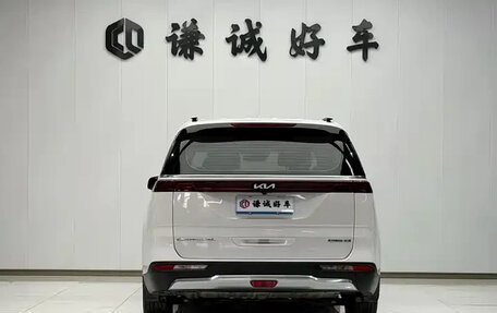 KIA Carnival, 2023 год, 4 985 000 рублей, 3 фотография