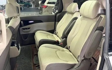 KIA Carnival, 2023 год, 4 985 000 рублей, 7 фотография