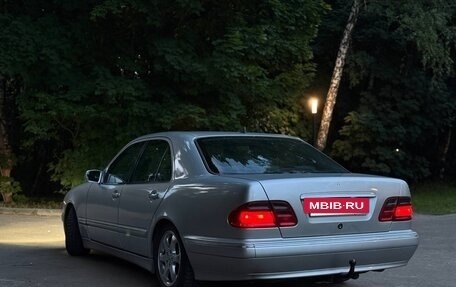 Mercedes-Benz E-Класс, 2001 год, 530 000 рублей, 3 фотография