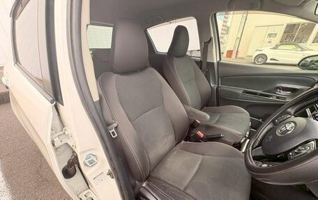 Toyota Vitz, 2018 год, 850 000 рублей, 10 фотография