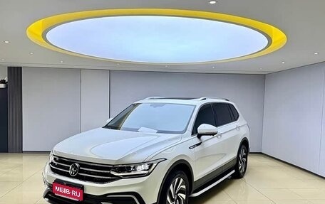 Volkswagen Tiguan II, 2023 год, 2 560 000 рублей, 1 фотография