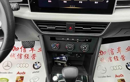 Volkswagen Tiguan II, 2022 год, 2 580 000 рублей, 10 фотография