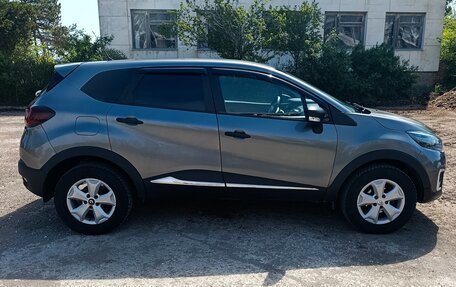 Renault Kaptur I рестайлинг, 2017 год, 900 000 рублей, 2 фотография