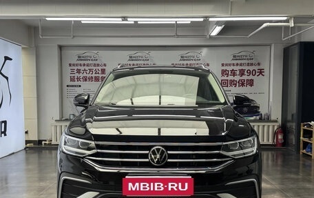Volkswagen Tiguan II, 2022 год, 2 300 007 рублей, 2 фотография