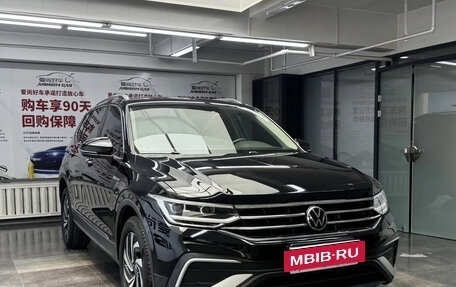 Volkswagen Tiguan II, 2022 год, 2 300 007 рублей, 3 фотография