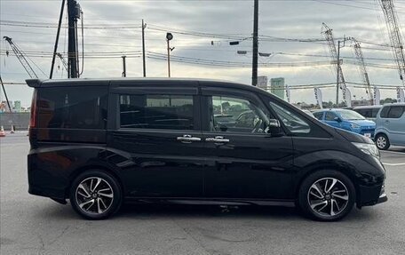 Honda Stepwgn IV, 2017 год, 1 600 000 рублей, 5 фотография