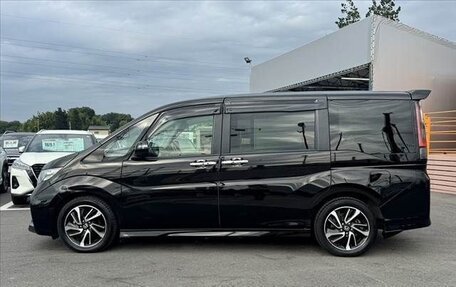 Honda Stepwgn IV, 2017 год, 1 600 000 рублей, 4 фотография