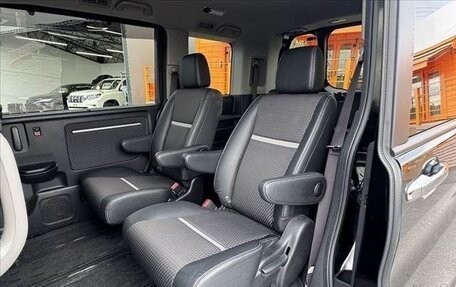 Honda Stepwgn IV, 2017 год, 1 600 000 рублей, 13 фотография