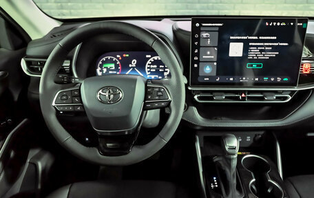 Toyota Highlander, 2026 год, 5 410 000 рублей, 21 фотография