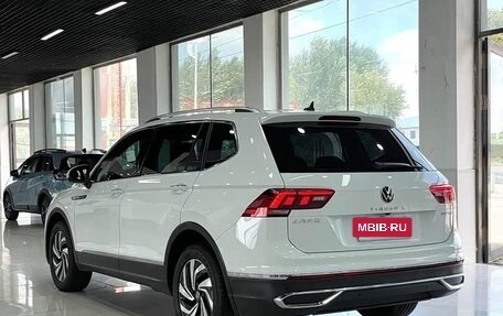 Volkswagen Tiguan II, 2023 год, 2 900 000 рублей, 3 фотография