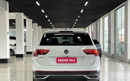 Volkswagen Tiguan II, 2023 год, 2 900 000 рублей, 9 фотография