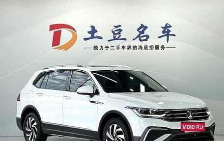 Volkswagen Tiguan II, 2023 год, 2 900 000 рублей, 11 фотография