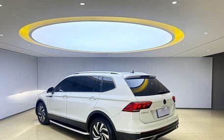 Volkswagen Tiguan II, 2023 год, 2 560 000 рублей, 3 фотография