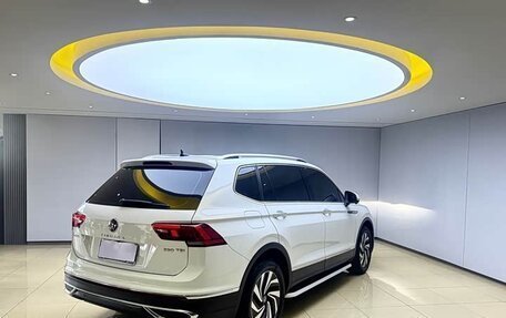 Volkswagen Tiguan II, 2023 год, 2 560 000 рублей, 7 фотография
