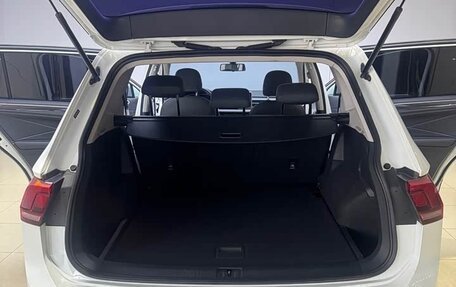 Volkswagen Tiguan II, 2023 год, 2 560 000 рублей, 11 фотография