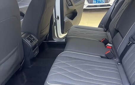 Volkswagen Tiguan II, 2023 год, 2 560 000 рублей, 10 фотография