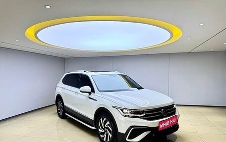 Volkswagen Tiguan II, 2023 год, 2 560 000 рублей, 5 фотография