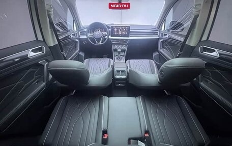 Volkswagen Tiguan II, 2023 год, 2 560 000 рублей, 2 фотография
