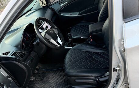 Hyundai Solaris II рестайлинг, 2012 год, 415 000 рублей, 4 фотография